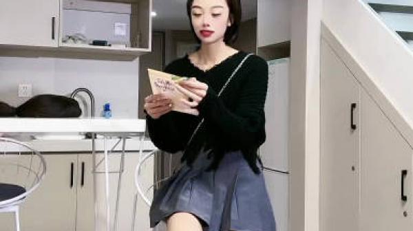 星空传媒XKTC024潮喷式应聘清纯女孩秒变小母狗